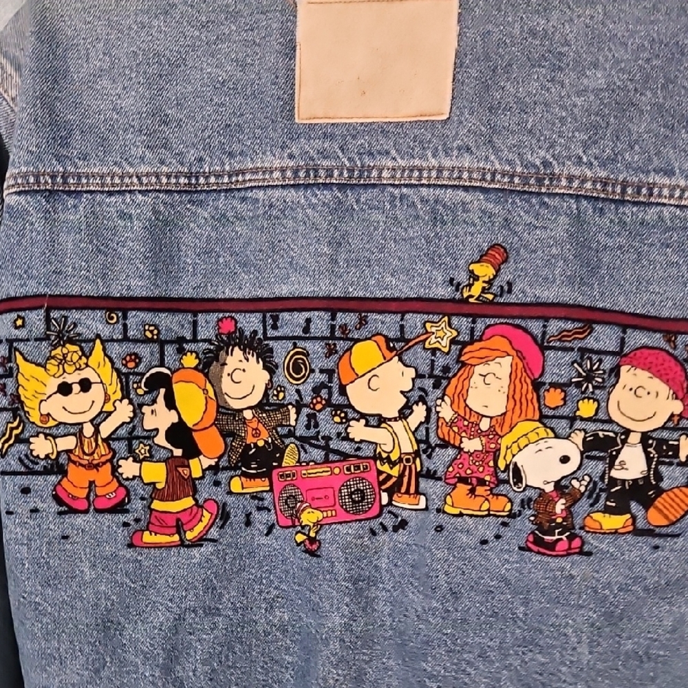 Peanuts Women's Denim Jean Jacket Size Small with Flocked Design On Back - Picture 7 of 7